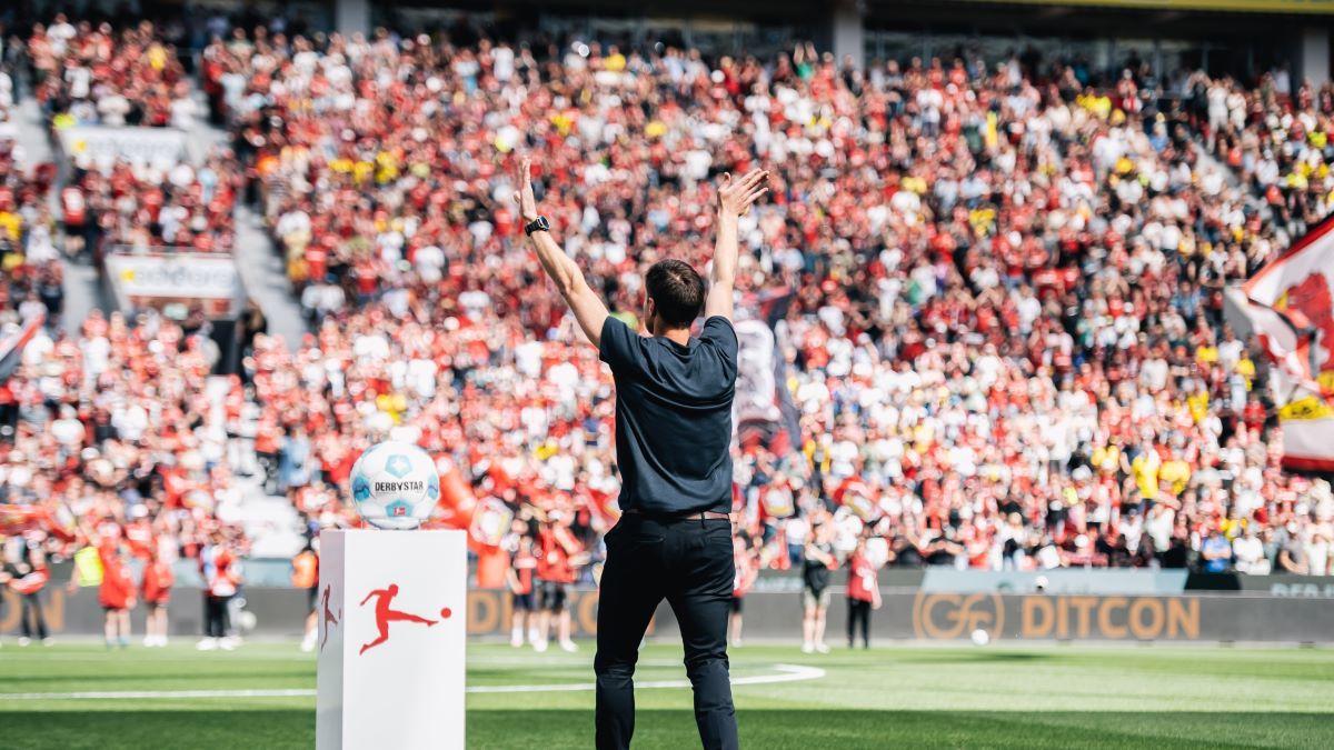 Xabi Alonso se oprostio od navijača Bayera, dobio ulicu u Leverkusenu