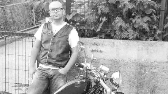 Mirvić, dugogodišnji član moto kluba MC Chomanchero, bio je poznat kao vedar, hrabar i iskren mladić