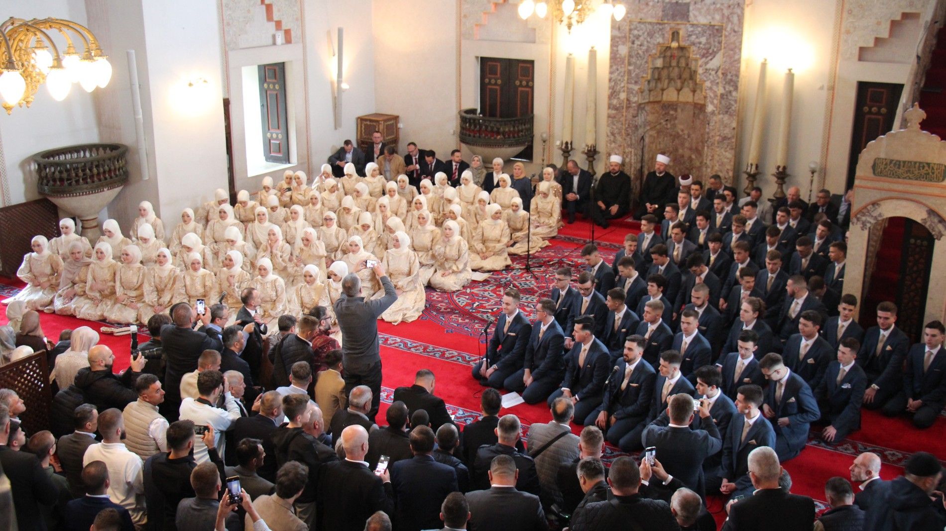 U svojstvu izaslanika reisul-uleme, poruku prisutnim učenicima je uputio muftija zenički hafiz dr. Mevludin Dizdarević