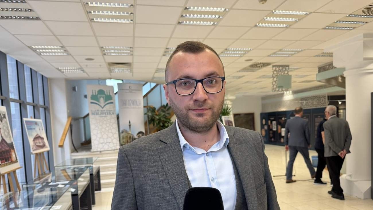 Otvorena izložba 'Bosanske džamije na poštanskim markama i starim fotografijama'