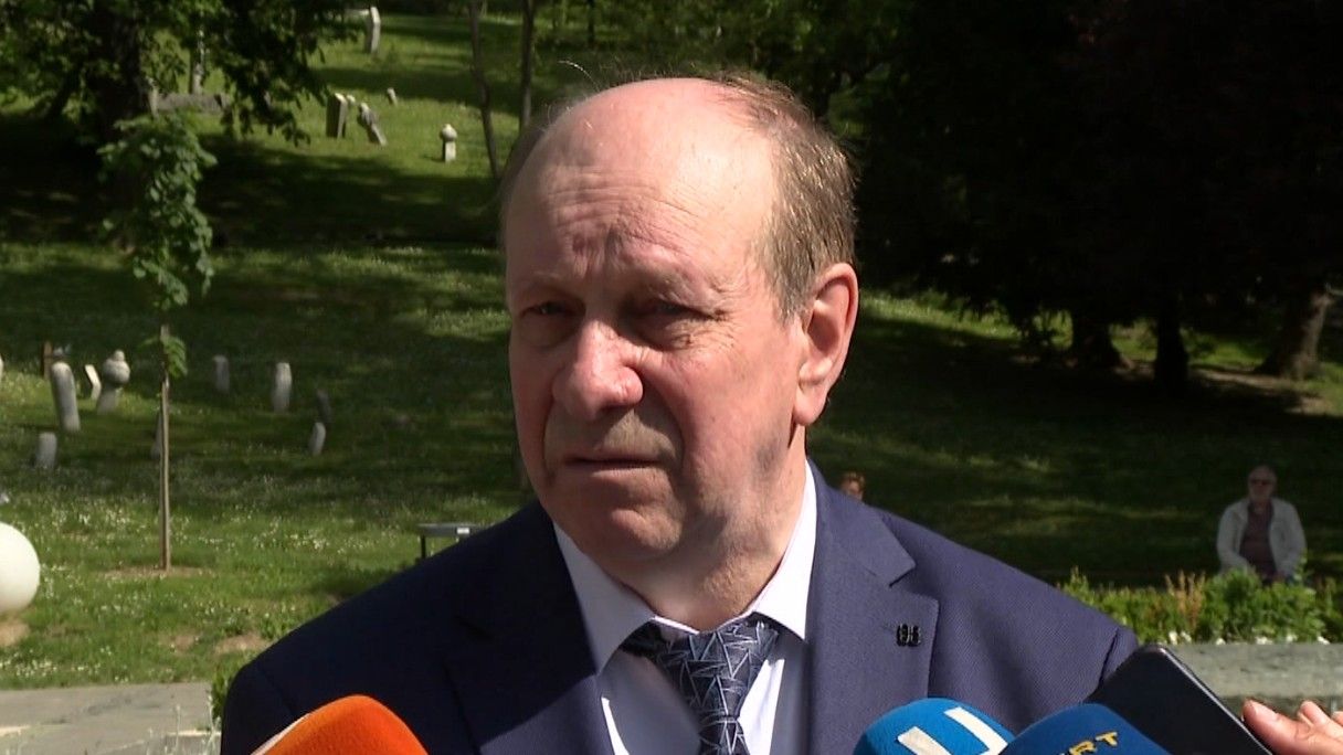 Djeca Sarajeva tokom agresije i opsade Sarajeva ubijana su na igralištima ispred zgrada, na ulicama, u redovima za hranu i vodu