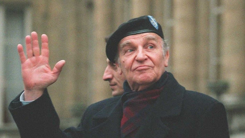 Radi se o prostoru koji je prvobitno bio predviđen za izgradnju stambenog objekta, ali je izmjenom Regulacionog plana prenamijenjen u zelenu površinu