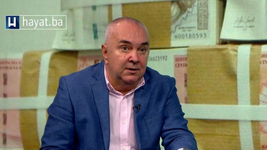 Pitanje odgovornosti za rezultate u poslovanju niko niti ne postavlja, jer važi deviza "naši su direktori", navodi Bečarević