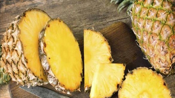 Novi dokazi sugerišu da komadić ananasa, zahvaljujući enzimima poput bromelaina, može imati smirujući uticaj