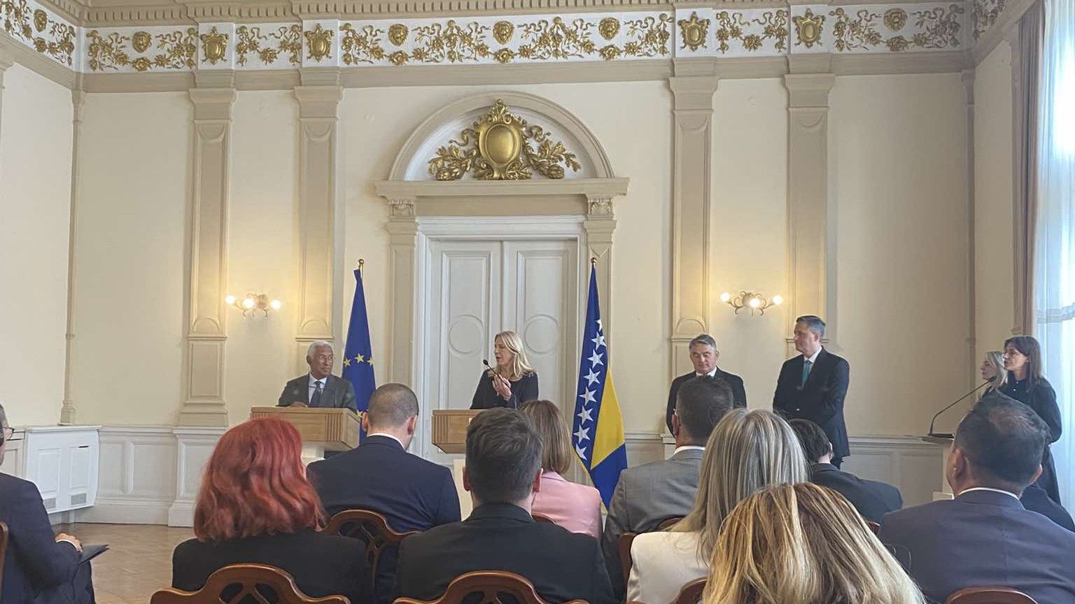 Costa je kazao da je važno da se spuste tenzije i da politički lideri zajedno rade na očuvanju mira i stabilnosti.