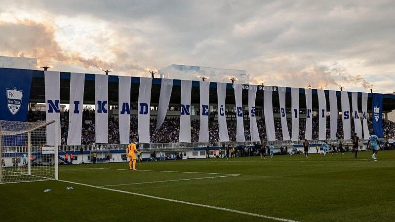 Na gostovanje su stigli i Grobari koji su izvjesili transparent na kojem je bio ratni zločinac Ratko Mladić, čije su ime i skandirali