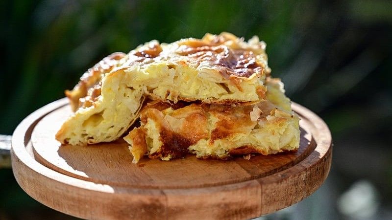 U nekim krajevima se naziva još i bjelopita, a kako to obično bude recept se razlikuje od mjesta do mjesta                              