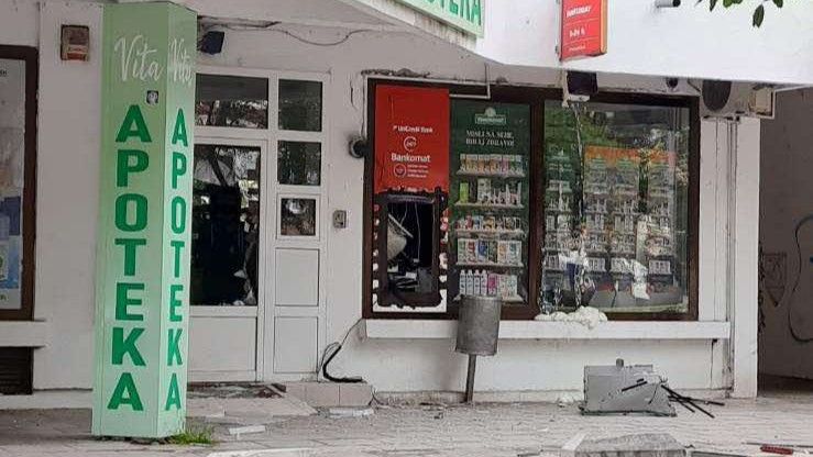 Razbojnici su postavili eksplozivnu napravu, a detonacija je odjeknula naseljem i probudila građane.