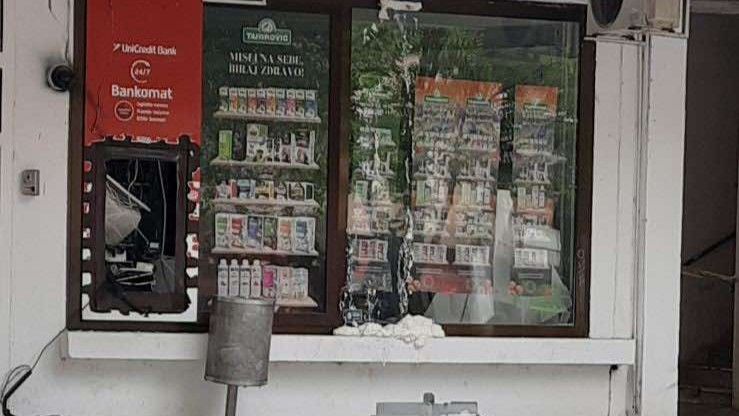 Razbojnici su postavili eksplozivnu napravu, a detonacija je odjeknula naseljem i probudila građane.