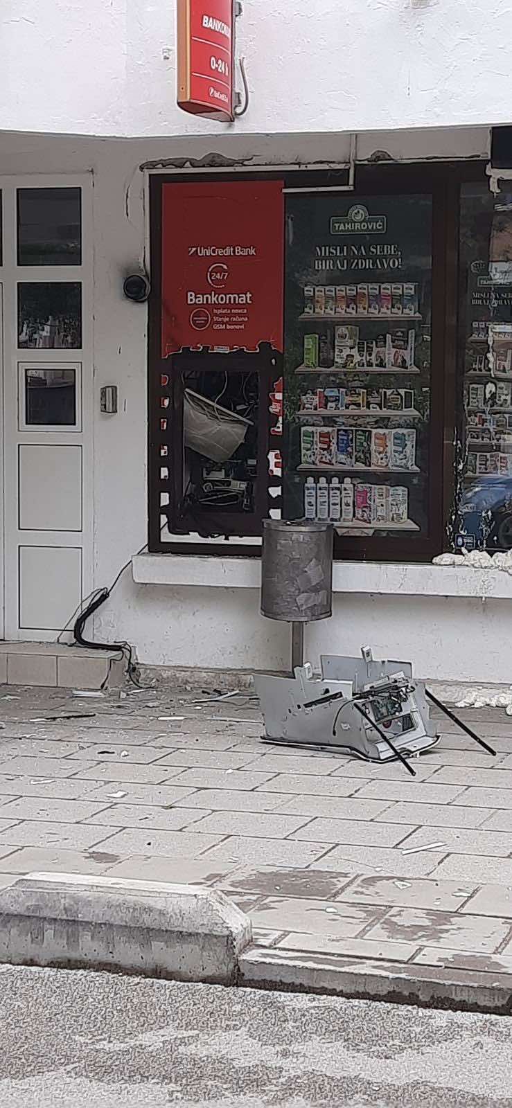 Razbojnici su postavili eksplozivnu napravu, a detonacija je odjeknula naseljem i probudila građane.