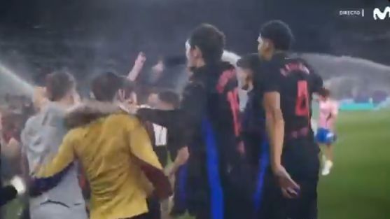 Navijači Barcelone s igračima proslavili titulu: Znate li zašto se zovu "Culés" i šta to znači?