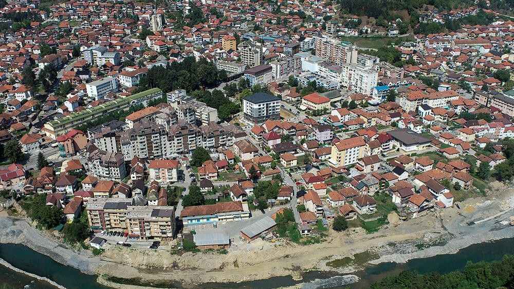 Grad je u šoku, a javnost se nada da će nadležni istražiti sve okolnosti ovog nemilog događaja i spriječiti slične tragedije u budućnosti