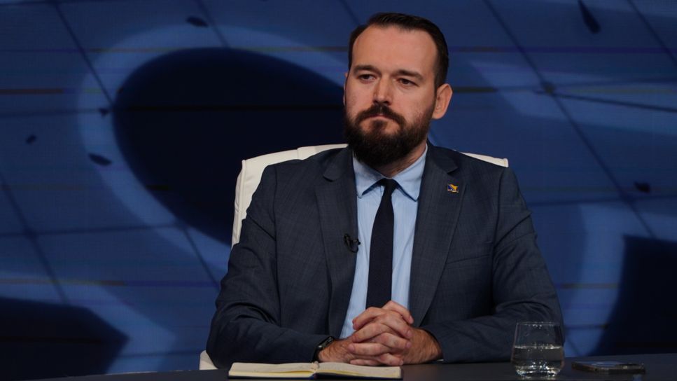 Vlada FBiH je zadnji dan prošle kalendarske godine donijela Uredbu kojom je precizirala da minimalna plata u FBiH iznosi 1740 KM u brutu, odnosno 1.000 KM neto.
