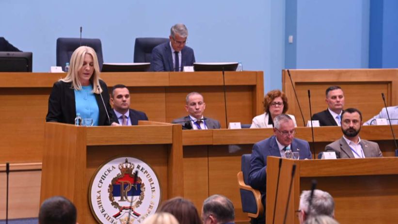 Za odluku o vetu je bila potrebna dvotrećinska većina delegata u NSRS, koju vladajuća koalicija sakupljena oko Dodikovog SNSD-a nije imala