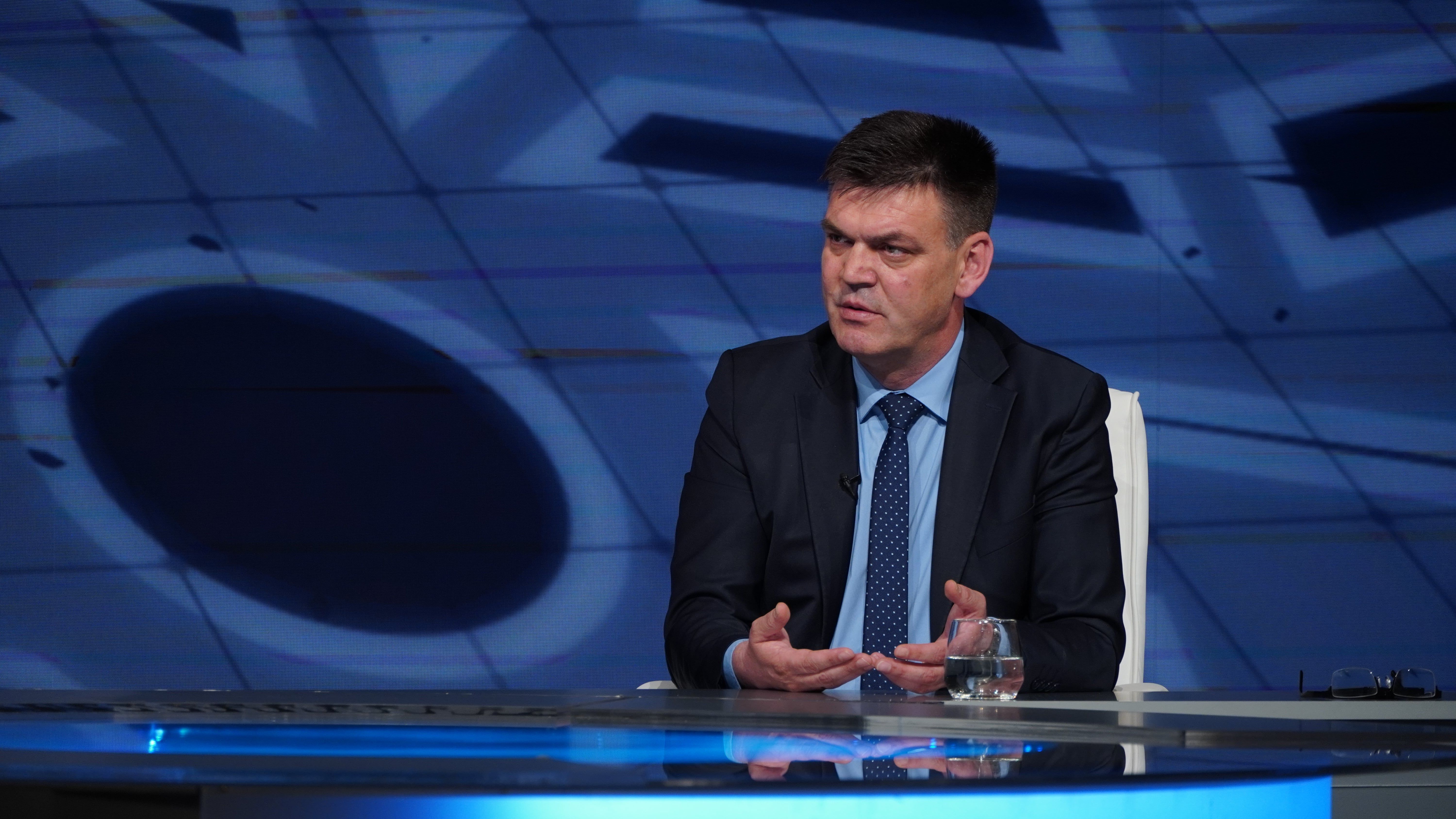 Na kraju gostovanja se osvrnuo i na odnos premijera Hrvatske Andreja Plenkovića prema BiH ali i strankama sa hrvatskim predzankom