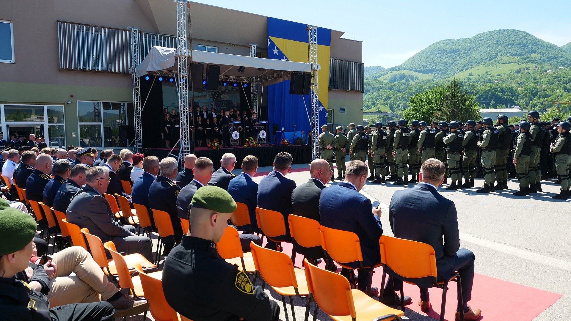 Premijer Pivić: Kadrovsko i materijalno jačanje policije za bolju sigurnost građana