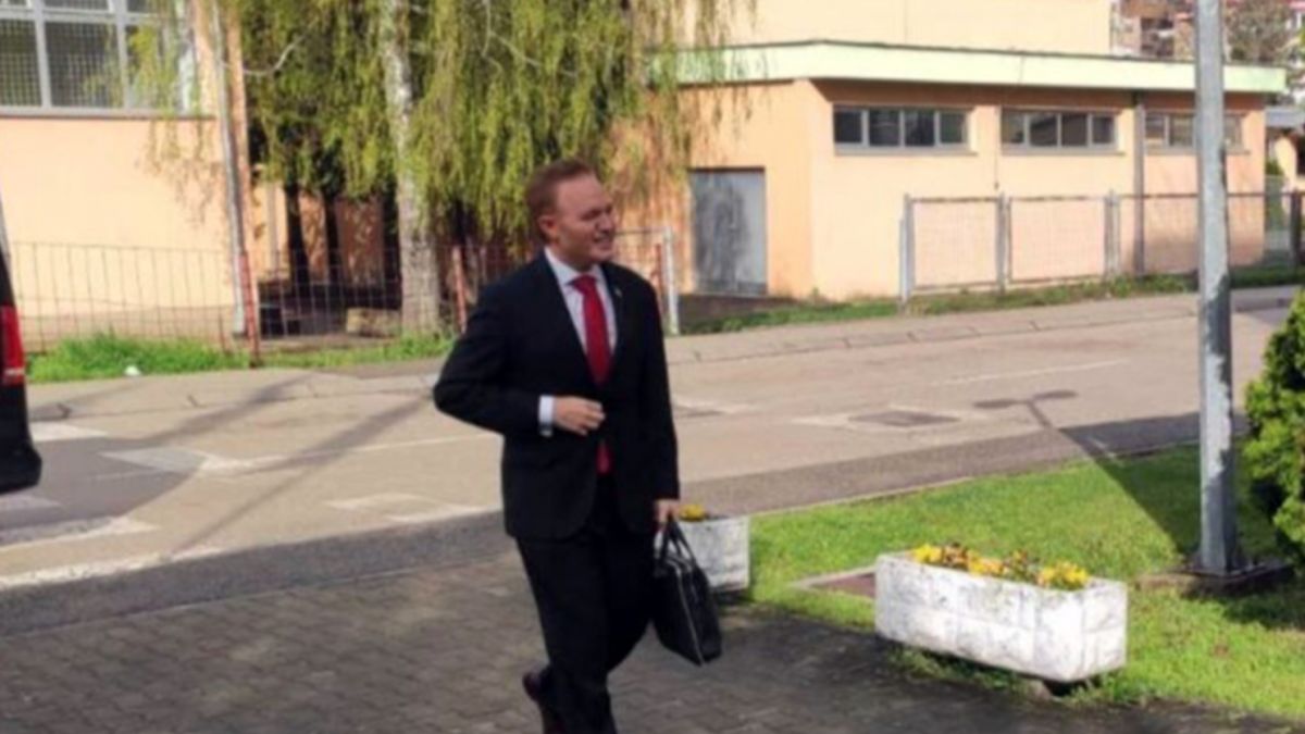 Ranije u svojoj karijeri, Martin De Luca je služio kao tužilac u Ministarstvu pravde SAD-a kao specijalni pomoćnik američkog tužioca 