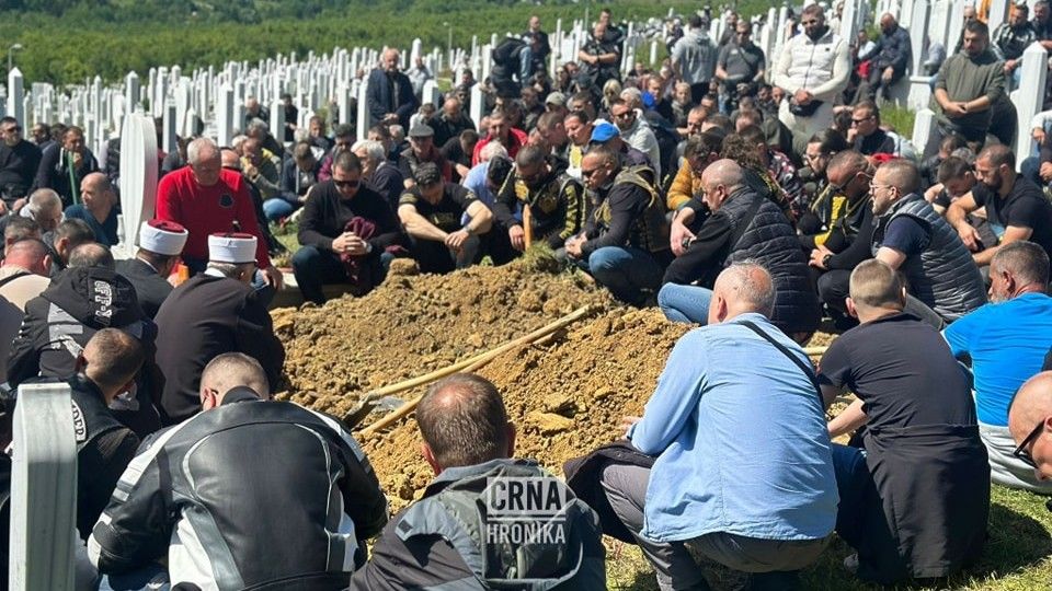 Huk motora i suze na dženazi preminulom motociklisti: Dostojanstven ispraćaj Adisa sa ovoga svijeta