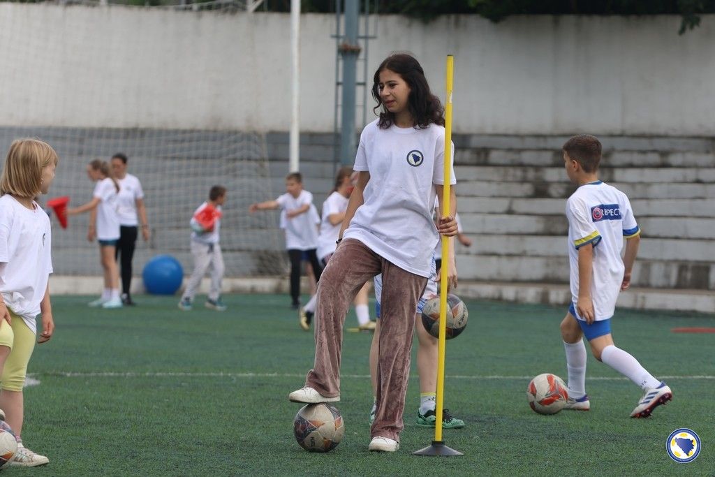 U okviru UEFA projekta socijalne i ekološke održivosti koji provodi N/FS B i H jučer je u u Mostaru održan dječiji fudbalski festival.