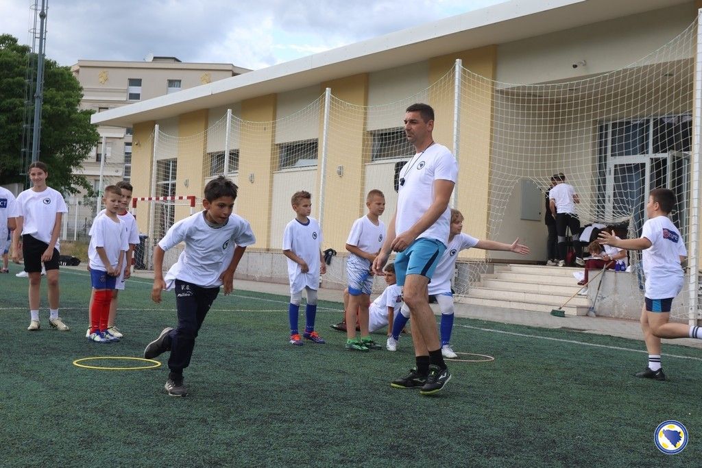 U okviru UEFA projekta socijalne i ekološke održivosti koji provodi N/FS B i H jučer je u u Mostaru održan dječiji fudbalski festival.