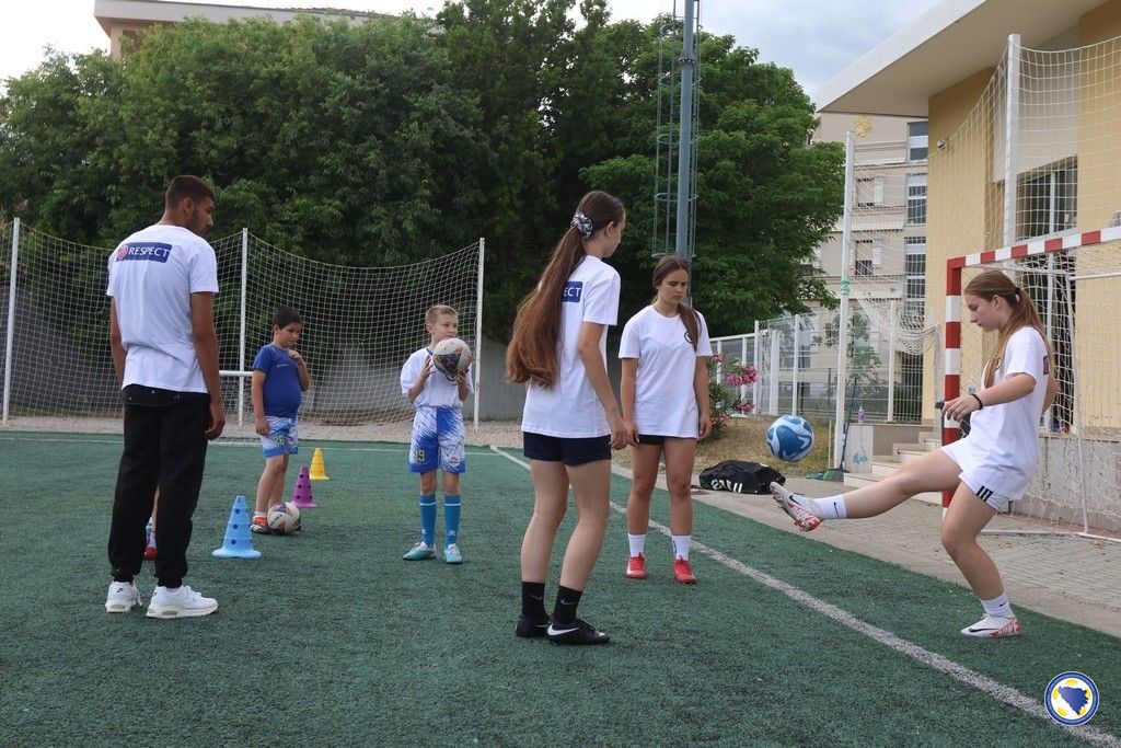 U okviru UEFA projekta socijalne i ekološke održivosti koji provodi N/FS B i H jučer je u u Mostaru održan dječiji fudbalski festival.