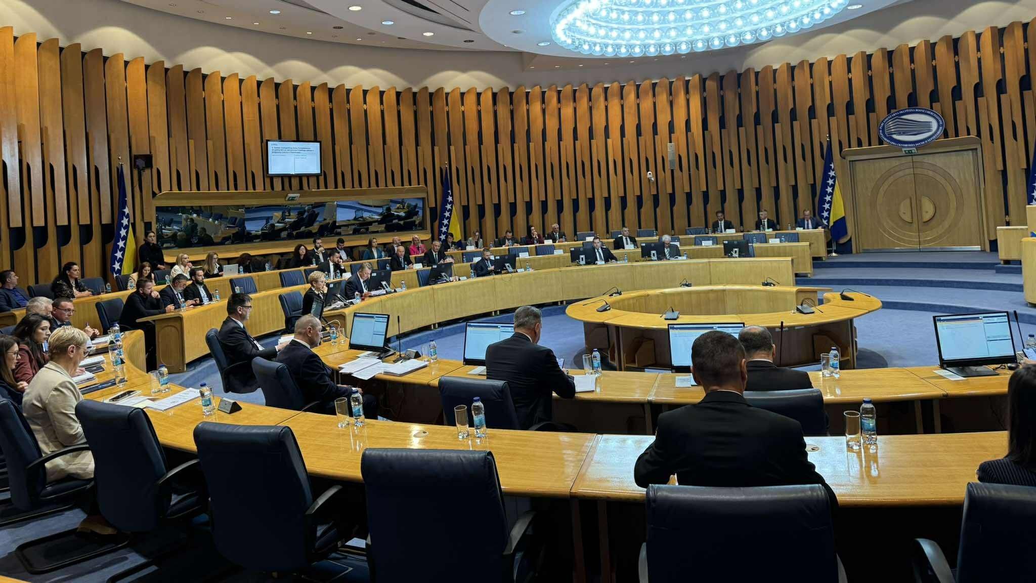Na početku sjednice Doma naroda BiH poslovnik opet prekršen! Džaferović: U šta se vi uzdate?