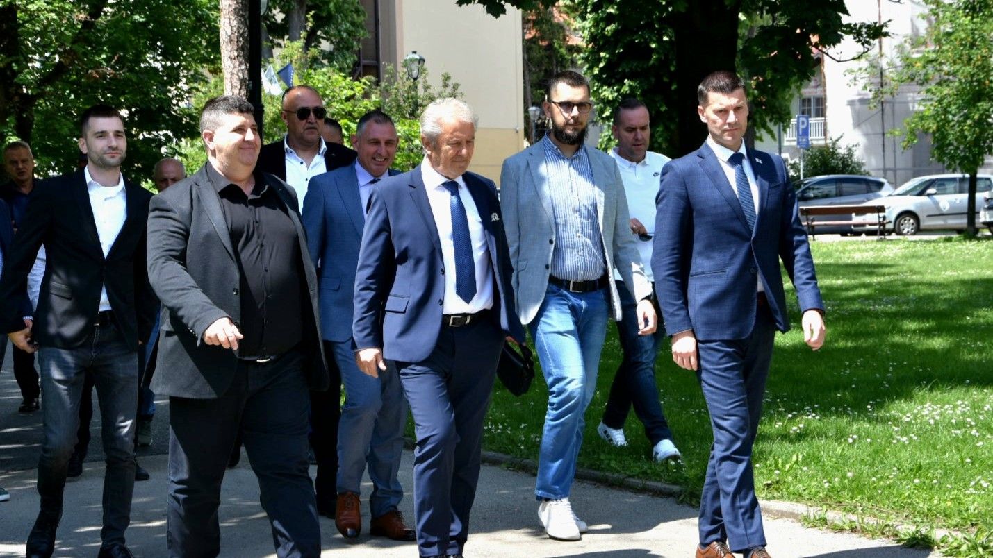 U okviru posjete održan je i sastanak sa predstavnicima temeljnih boračkih organizacija, na kojem se razgovaralo o aktuelnim izazovima i potrebama boračke populacije