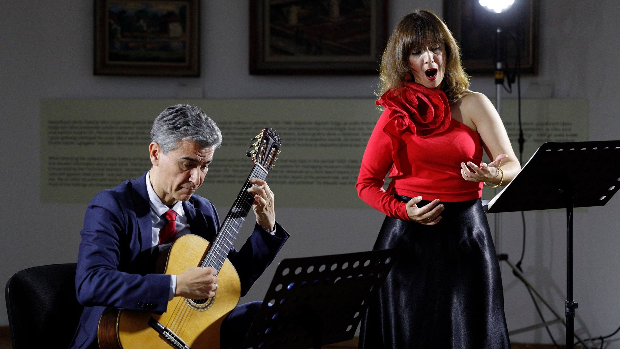 Koncert liričnosti i temperamenta španske muzike zaokružen je izvedbom “La diva de l´Empire” francuskog kompozitora Erika Satiea