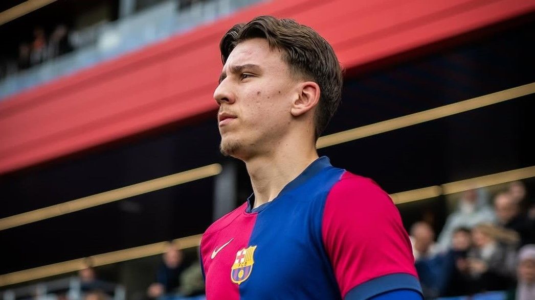 Jasno je da se radi o perspektivnom stoperu pošto ga je Hansi Flick pozvao da trenira s prvom ekipom Barcelone