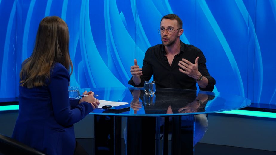 Monodrama ''Ko sam ja'', koja sprema svoje sedmo izvođenje ovog mjeseca, duhovito je i emotivno putovanje kroz unutrašnji svijet savremenog pojedinca