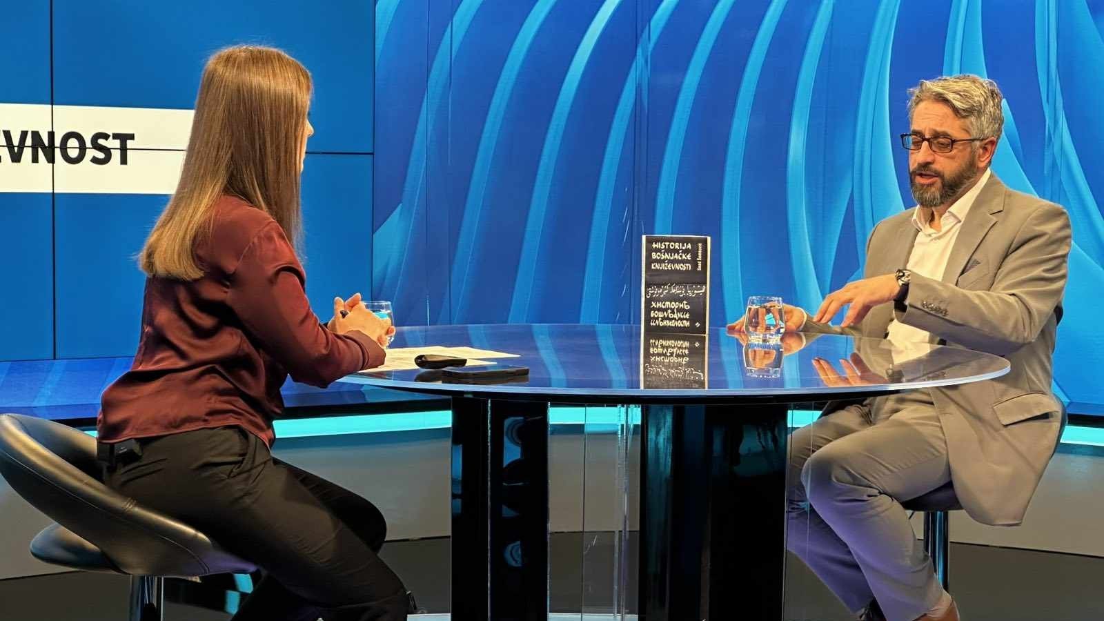 Objavljena 'Historija bošnjačke književnosti', Šemsović u 'DDBiH': Akademici znaju najmanje o sebi