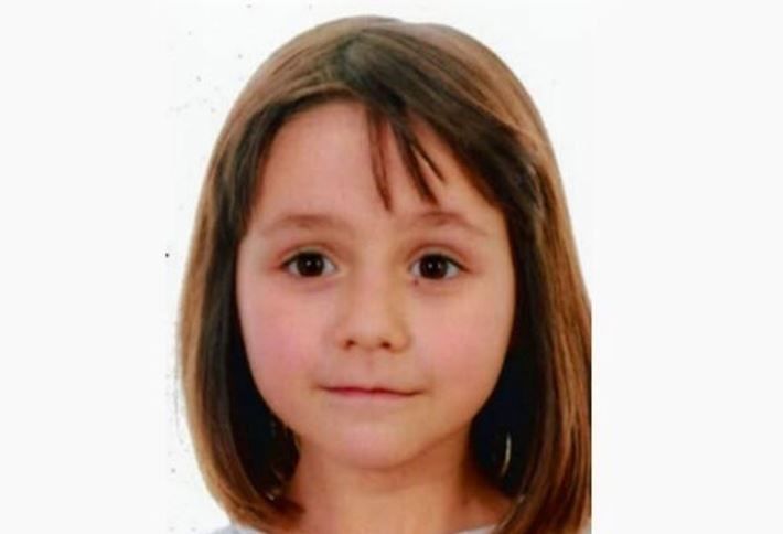 U vrlo kratkom vremenu, dok su bili van vidokruga supervizora, majka je pobjegla sa djetetom na drugi izlaz i napustila tržni centar. 