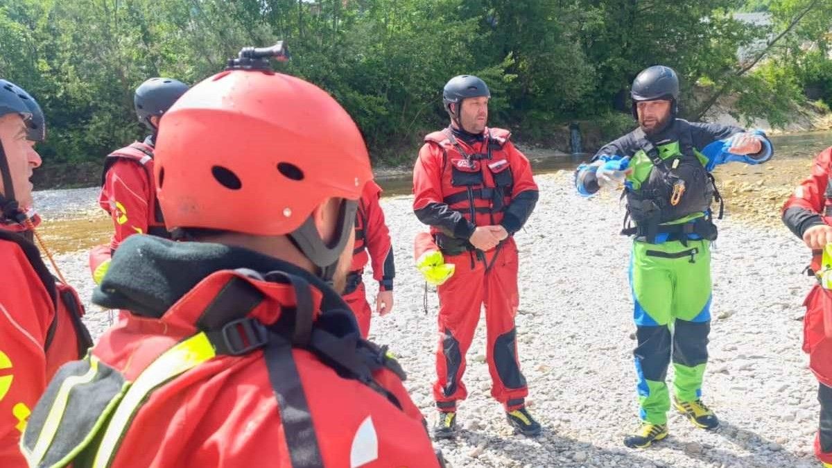  Time broj R3 licenciranih članova raste na šest – jasan pokazatelj visokog nivoa stručnosti i spremnosti ovog tima.