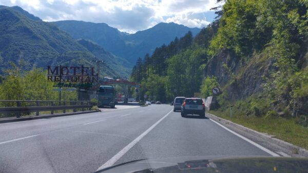 Kolone na putu Sarajevo–Mostar, opterećenje i na graničnim prelazima