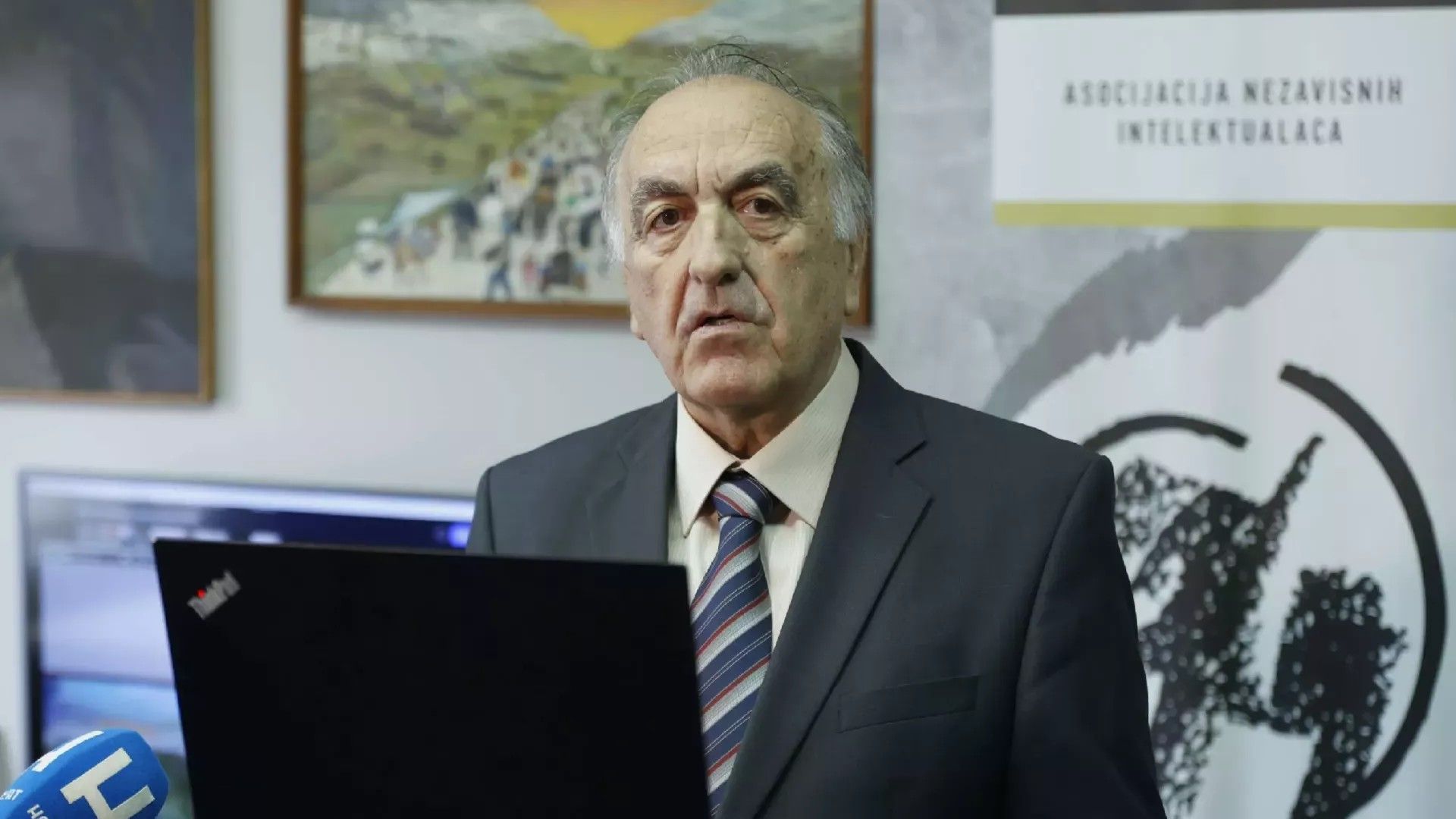 Smatra kako je Zapad sada u panici - da neke druge zemlje Evrope ne bi dodatno bile predmetom ne samo vojnog, već i nekih drugih oblika ruskih napada