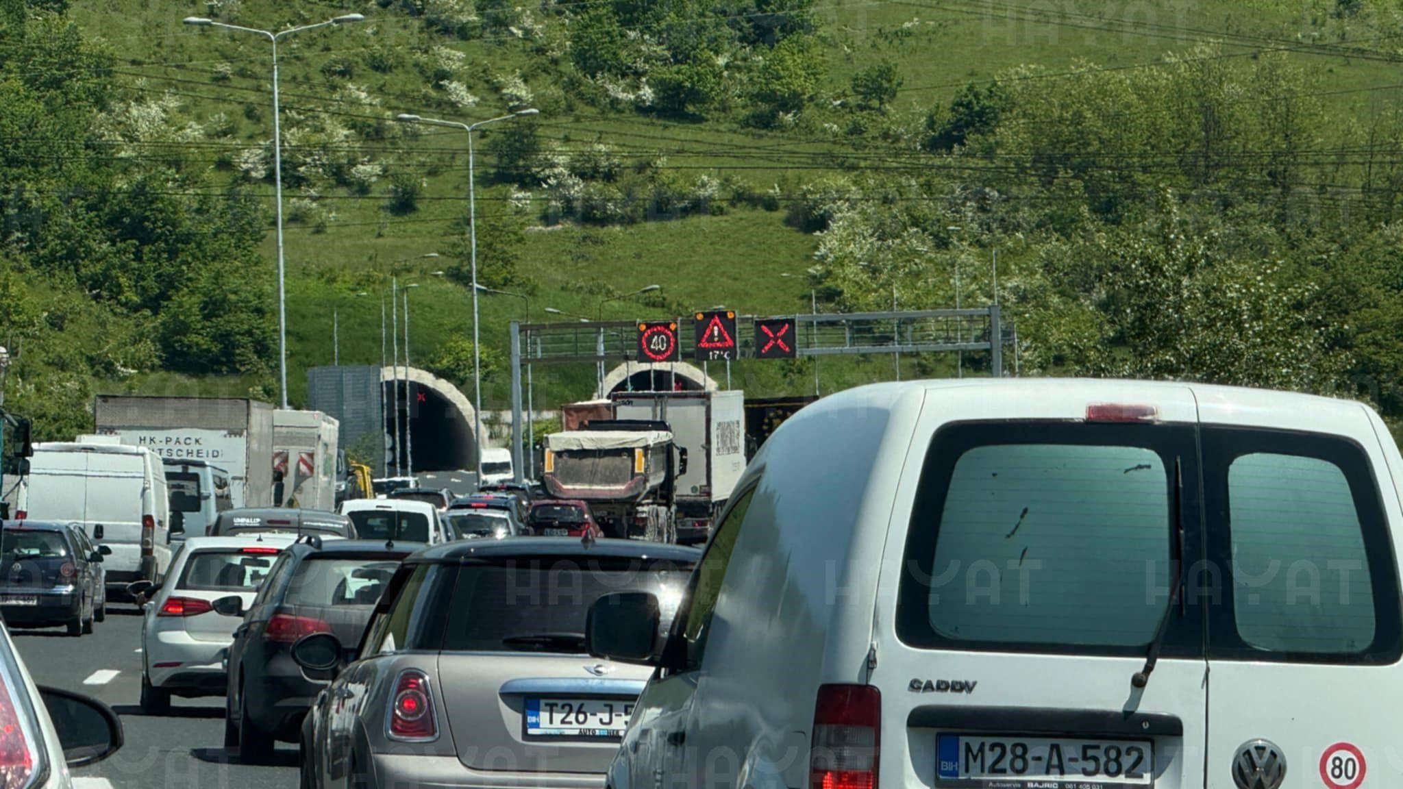Vozačima se savjetuje dodatni oprez i strpljenje prilikom prolaska ovom dionicom.