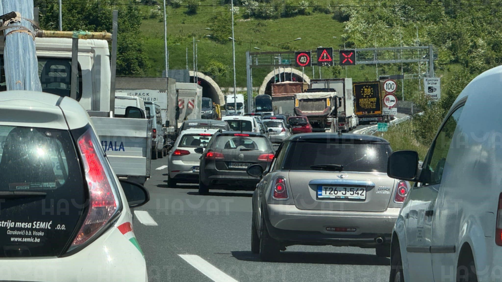 Vozačima se savjetuje dodatni oprez i strpljenje prilikom prolaska ovom dionicom.