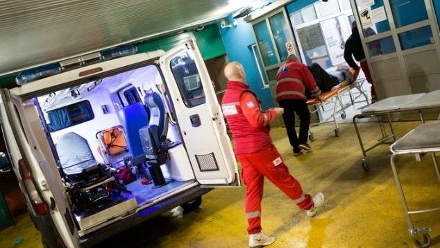 Preminuo dječak ( 8) koji je pao sa 4. sprata zgrade: Mali junak se borio dvije sedmice