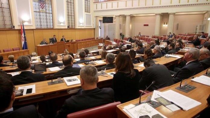 Vlasnici grobnih mjesta su, prema Zakonu, dužni da spomenik uklone u roku od 30 dana                          