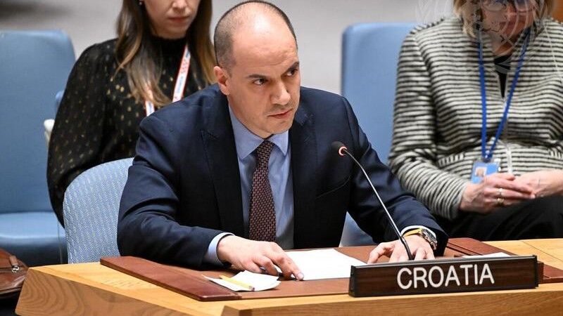 Što se tiče ovog izvještaja bilo bi korisnije da je imao izbalansiran pogled kada je u pitanju hrvatska zajednica kao najranjivija, istakao je Ćurić