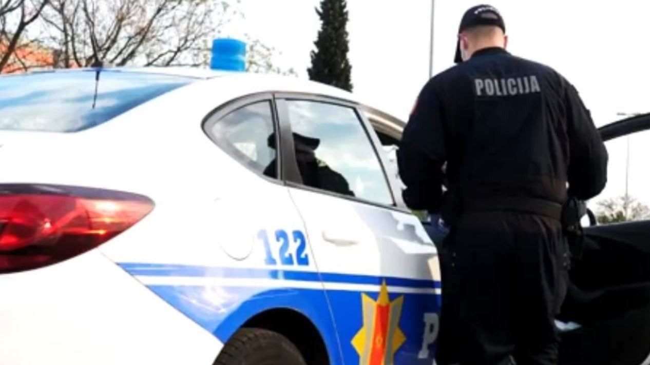 Iz Uprave policije Crne Gore je saopćeno kako je on nožem povrijedio oca koji je podlegao povredama
