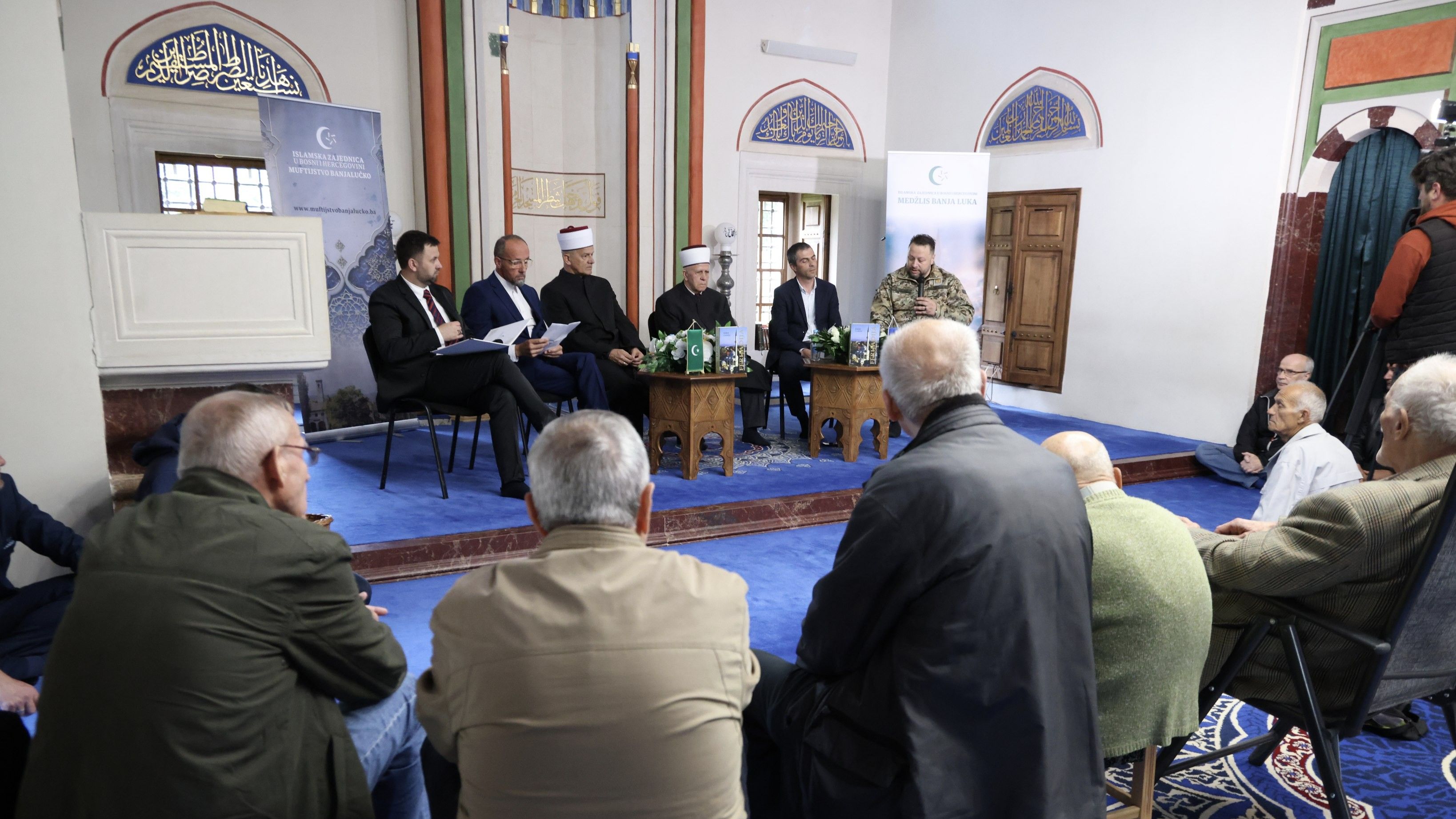 Glavni imam Medžlisa Islamske zajednice Ključ dr. Ermin-ef. Vučkić o knjizi je govorio iz perspektive nekadašnjeg saradnika muftije Čamdžića