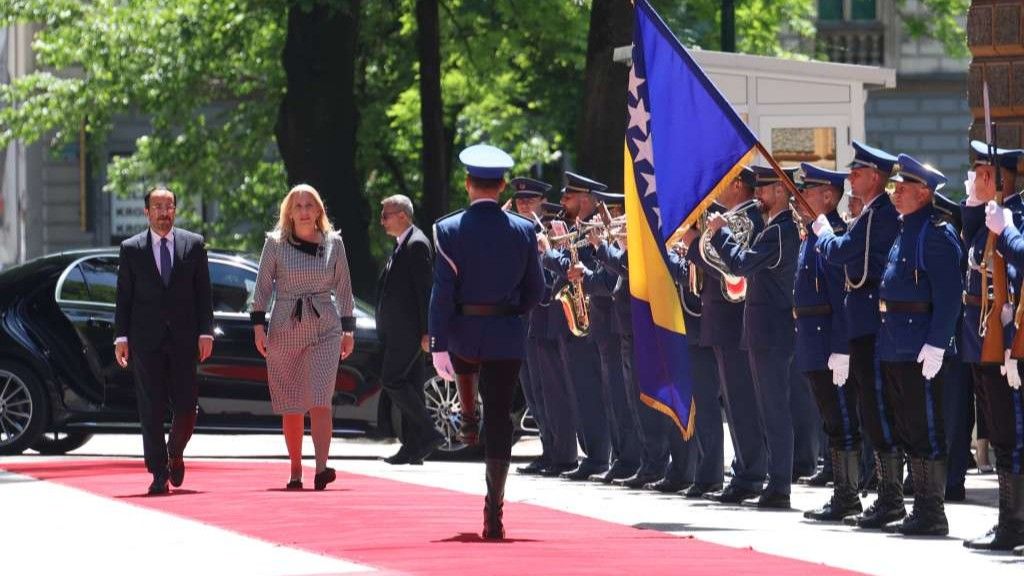 Nakon dočeka će biti održan têtе-à-têtе susret sa članovima bh. Predsjedništva.