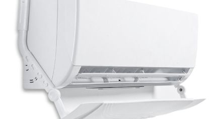 Opcija fan znači da radi samo ventilator klima uređaja, a da kompresor ne radi. To znači da uređaj neće aktivno hladiti ili sušiti vazduh, već će ga cirkulisati po prostoriji