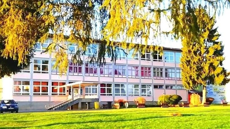 Odmah nakon pada, djevojčica je prevezena u Kantonalnu bolnicu “Dr. Irfan Ljubijankić” u Bihaću, gdje joj je ukazana ljekarska pomoć.
