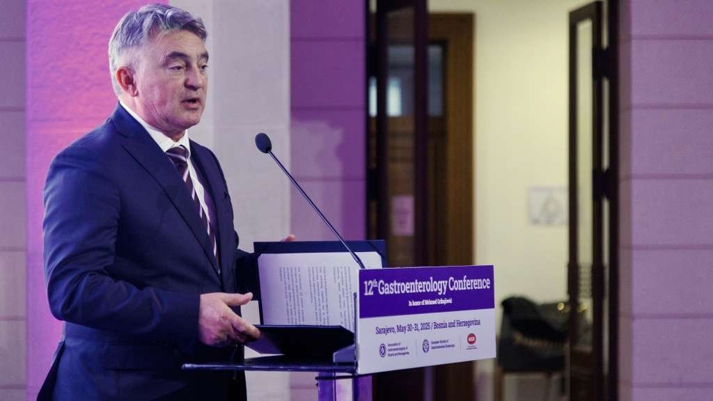 Izrazio je uvjerenje da će rad konferencije tokom narednih dana polučiti nove prilike i novi zamah u razvoju medicine u Bosni i Hercegovini.
