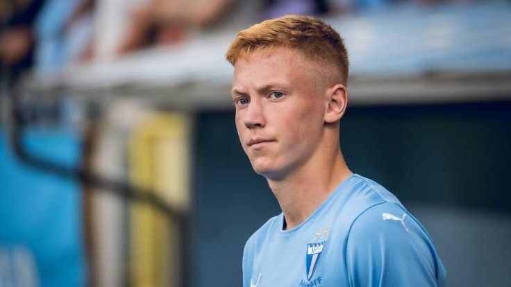 Za Eintracht je do sada upisao 85 nastupa i postigao osam golova