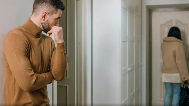 Ljubavne veze rijetko pucaju iznenada. Najčešće se radi o dugim nizovima neizgovorenih zamjerki, osjećaja nerazumijevanja i gubitka bliskosti