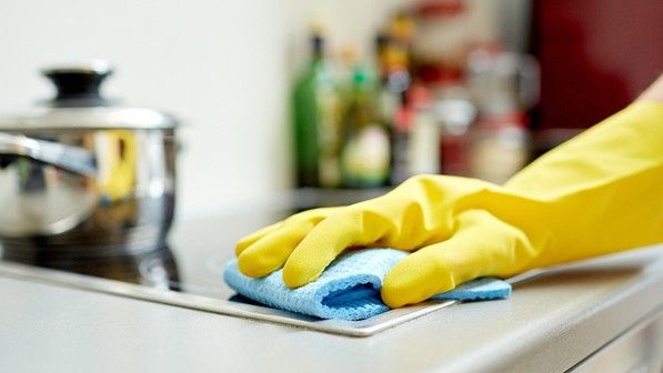 Genijalni trikovi Tiktokerice za čišćenje: Tajna spreja koji usporava nakupljanje prašine