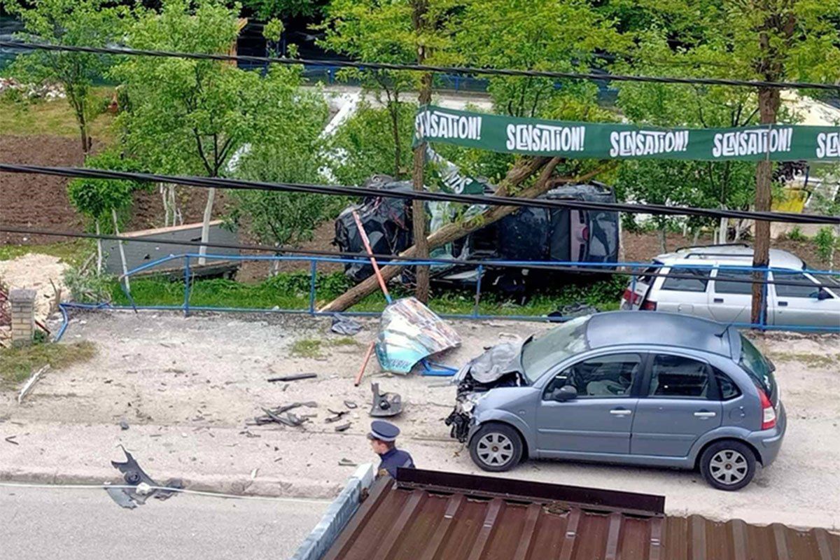 U automobilu su se nalazili mladić i djevojka, a vozilom je upravljao muškarac koji je  policijski službenik koji se u tom trenutku nalazio van dužnosti.